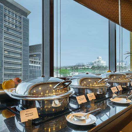 Saraya Corniche Hotel Doha Exterior foto A buffet at a hotel