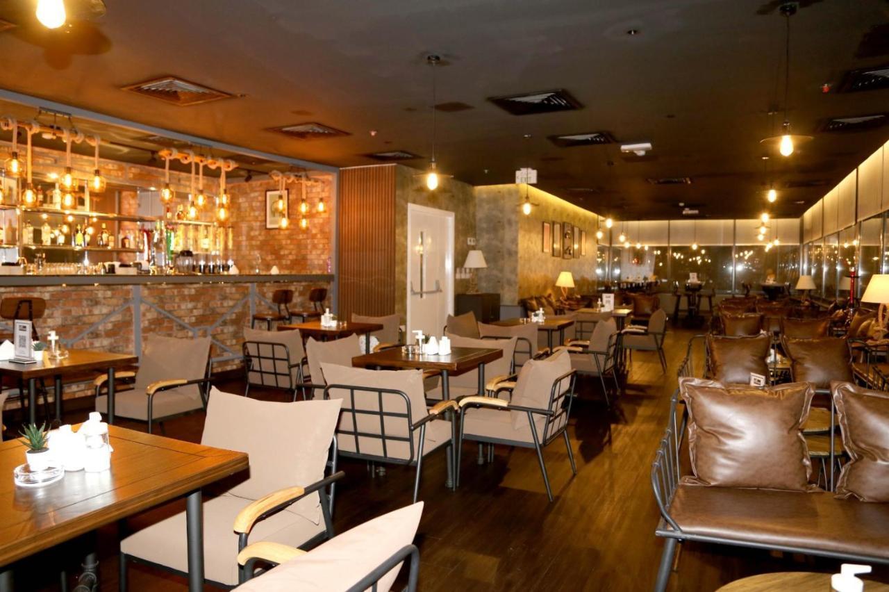Saraya Corniche Hotel Doha Exterior foto Interior of a restaurant in Tokyo