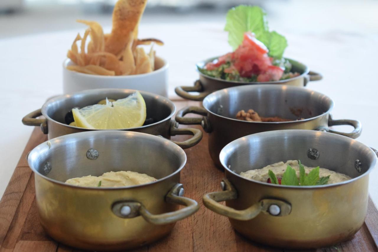 Saraya Corniche Hotel Doha Exterior foto Meze
