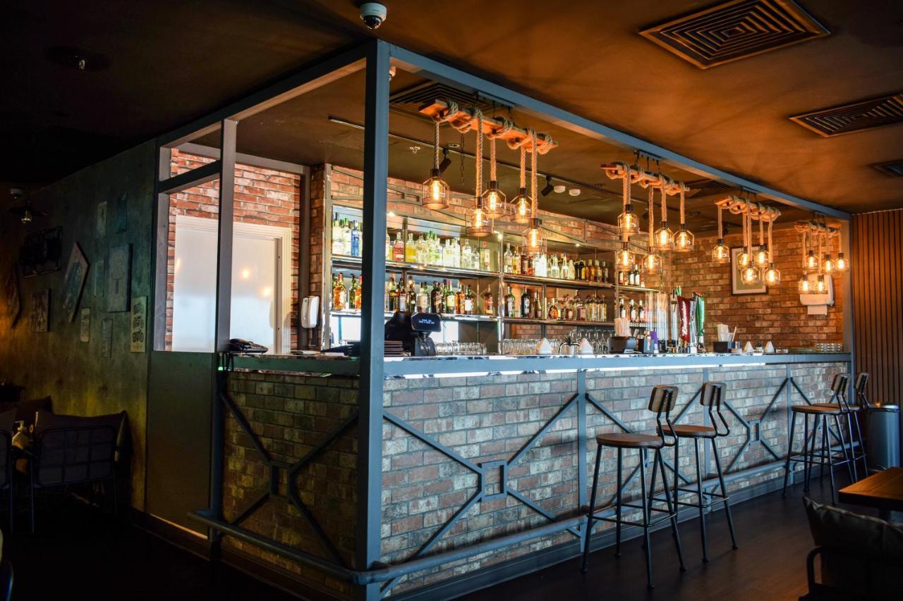 Saraya Corniche Hotel Doha Exterior foto The bar at the 2018 edition of the festival