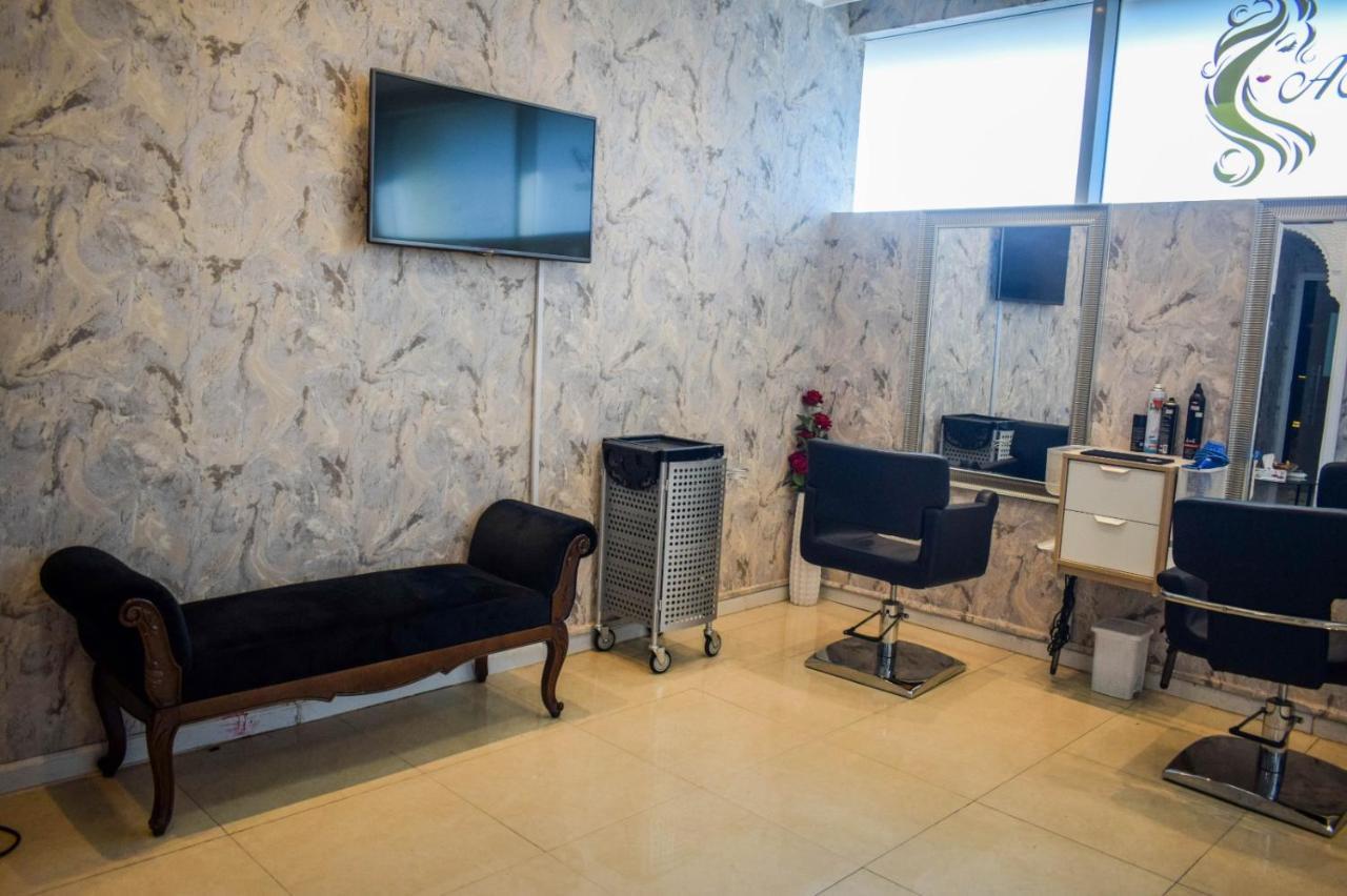 Saraya Corniche Hotel Doha Exterior foto A salon in the United States