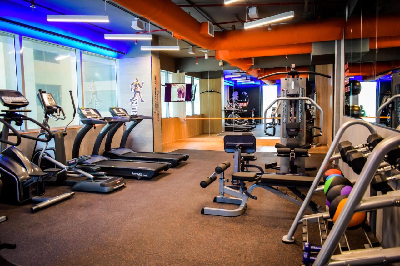 Saraya Corniche Hotel Doha Exterior foto A gym in the United States