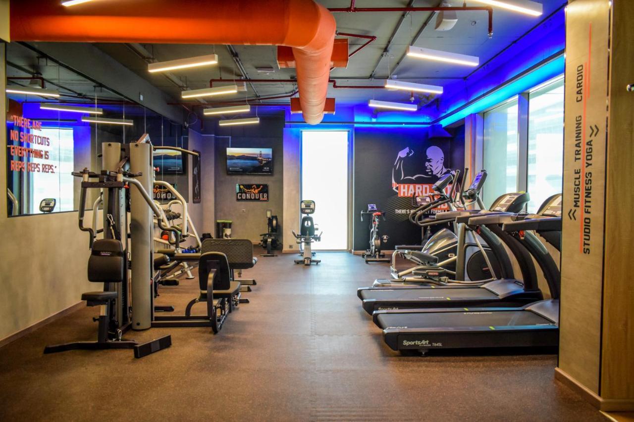 Saraya Corniche Hotel Doha Exterior foto A typical Anytime Fitness gym