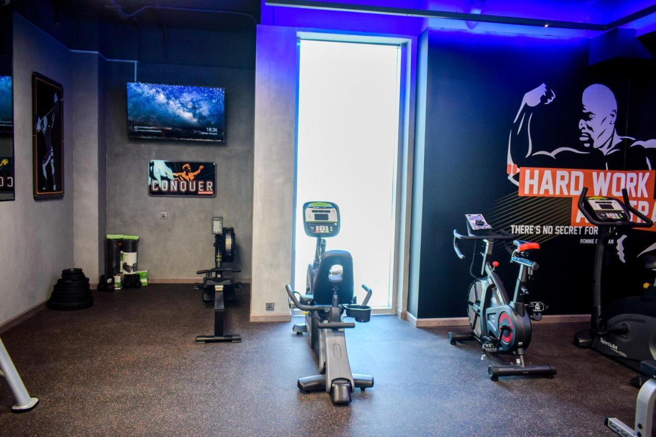 Saraya Corniche Hotel Doha Exterior foto A typical gym