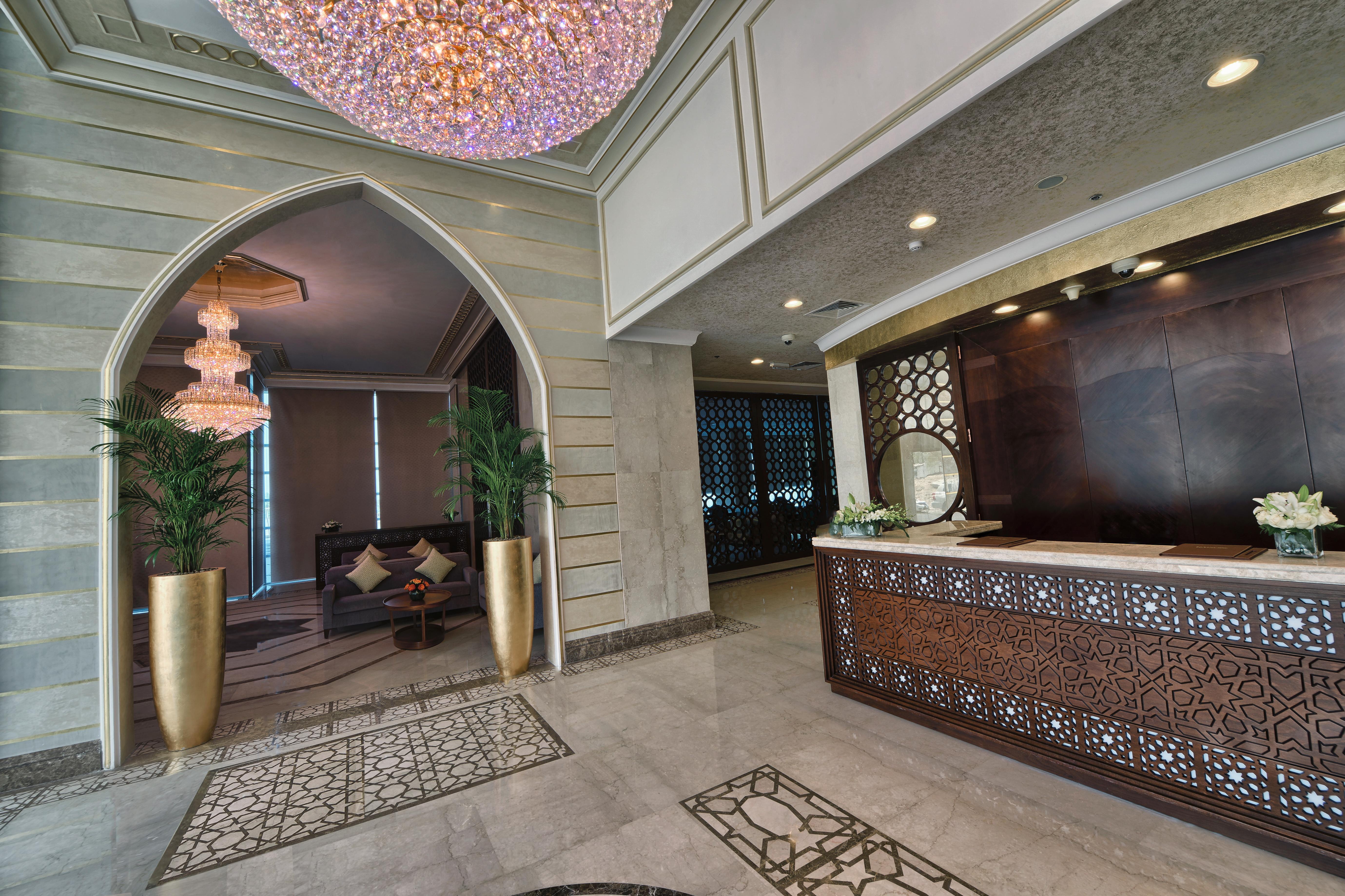Saraya Corniche Hotel Doha Exterior foto The lobby of the hotel