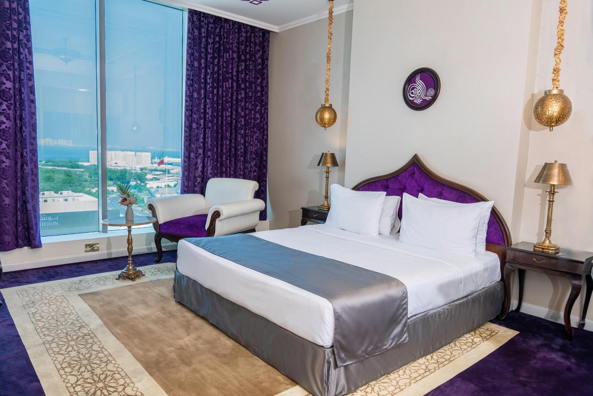 Saraya Corniche Hotel Doha Exterior foto A bedroom at the hotel