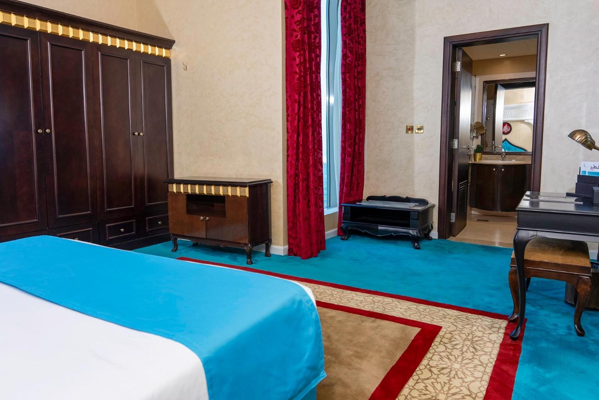Saraya Corniche Hotel Doha Exterior foto A room at the hotel